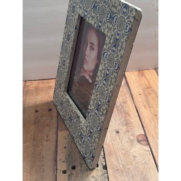 Painted Cement Handcrafted vintage look Photo Frame Picture Holder 5x7 photo - Picture 5 of 6